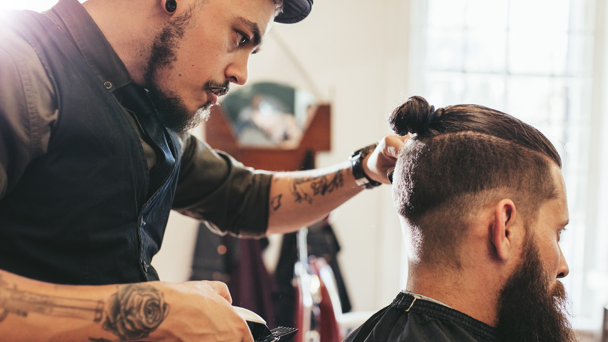 hairdresser/barber cutting man's hair
